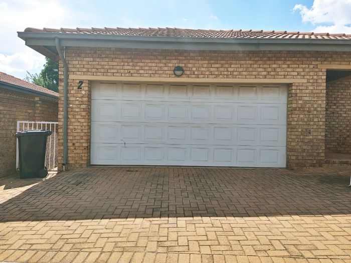 Beyers Park House To Rent: 3 beds, pool, pet-friendly, secure estate living.