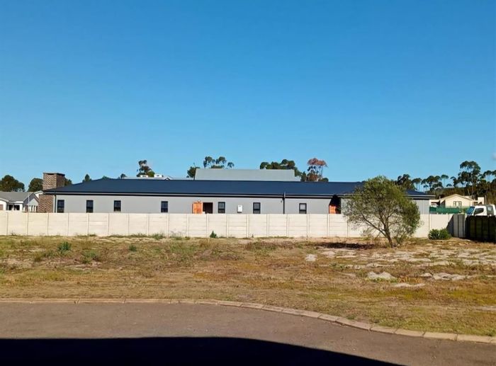 For Sale: 665 m² Vacant Land in Albertinia Central, close to amenities. Build freely!