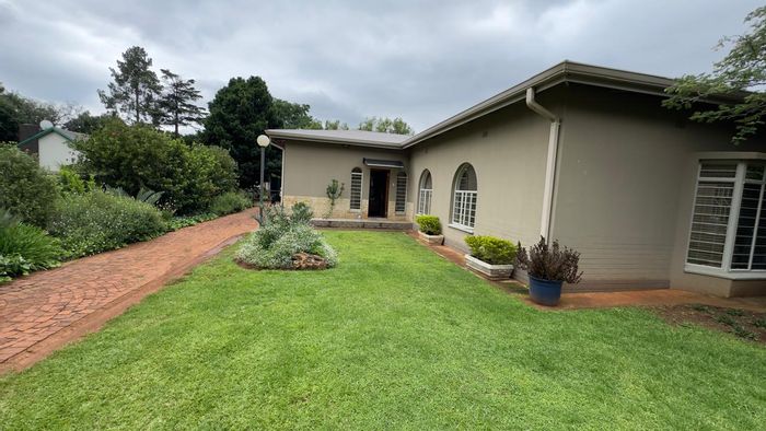 Clubview West House For Sale: 3 Bedrooms, 2 Flatlets, Large Garden, Entertaining Space.