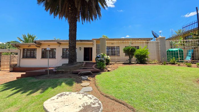 Erasmia House For Sale: 4 bedrooms, spacious gardens, potential for expansion.
