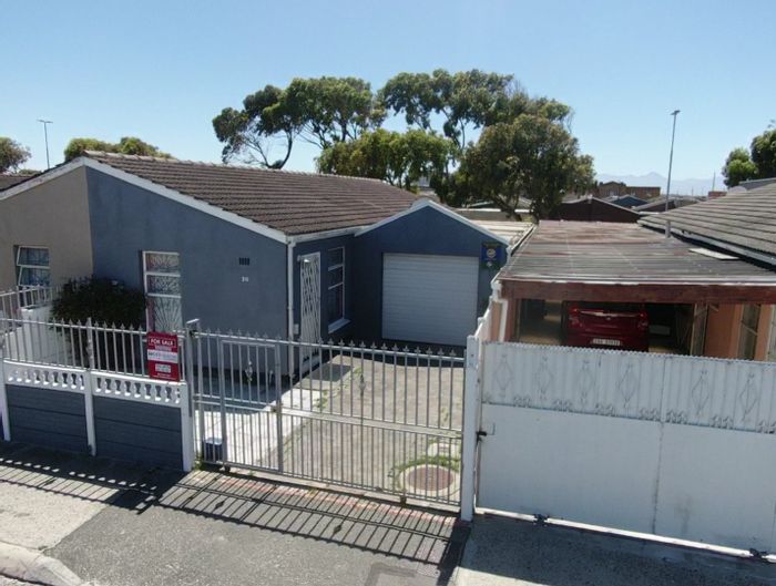 3-bedroom house for sale in Portlands with garage, near schools and transport.