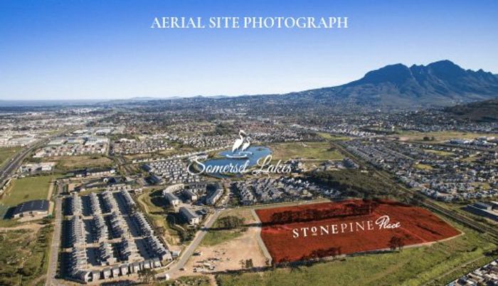 For Sale: House in Somerset Lakes with 3 beds, lake views, and secure estate.