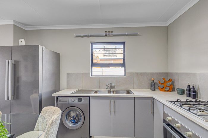 House for Sale in Protea Glen: 24/7 security, spacious stands, close to amenities.