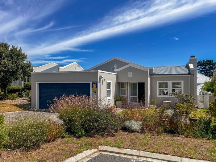 For Sale: House in Hemel En Aarde Estate with clubhouse, pool, and gym access.