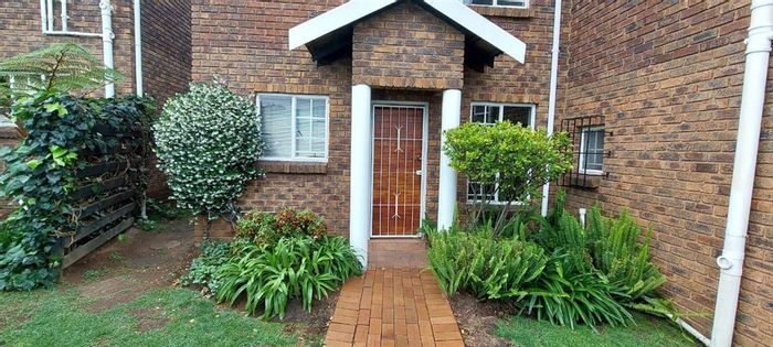 For Sale: Townhouse in Van Riebeeck Park with 2 bedrooms, scullery, and guest loo.