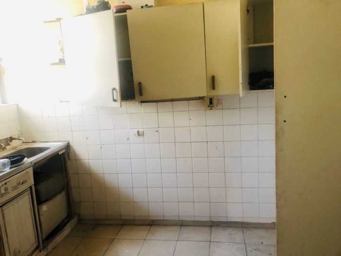 South Beach Apartment For Sale: 2 Bedrooms, enclosed balcony, security, renovation potential.