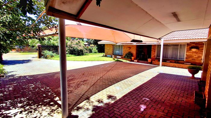 Roodia House For Sale: Spacious home with two flatlets, large garden, double garage.