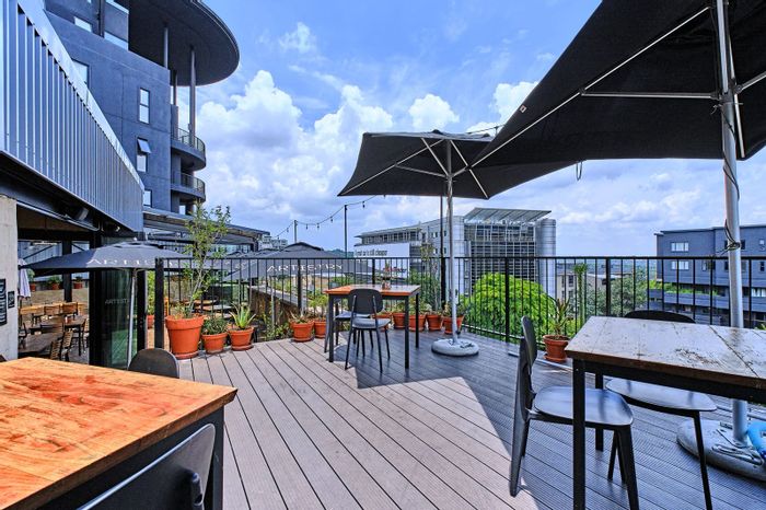 1 Bedroom Apartment in Sandown For Sale with pool, gym, and dining options.