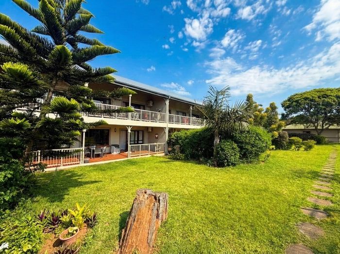 For Sale: Spacious 3-bedroom apartment in Wakenshaw Estate with private patio and garage.