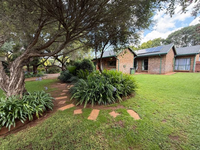 Eldoraigne House For Sale: Spacious with pool, flatlets, borehole, and solar system.