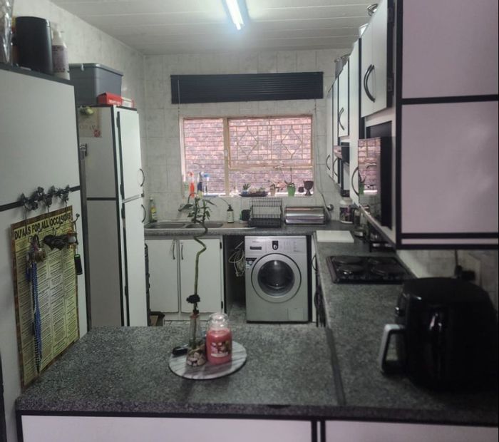 2-Bedroom Apartment For Sale in Croydon with Garage and Secure Living.