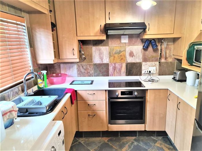 For Sale: Townhouse in Van Riebeeck Park, 2 beds, parking, functional kitchen.