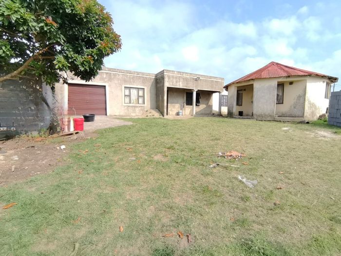 For Sale: 2-bedroom house in Mzingazi with garage and rondavel.
