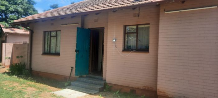 Spacious 3-bedroom house in Allanridge Central with ample outdoor space, For Sale.
