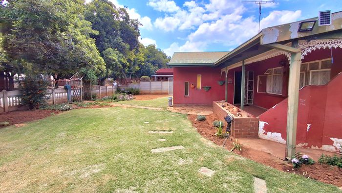 House For Sale in Sasolburg Ext 12: 3 Bedrooms, spacious garden, carport.