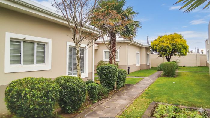 For Sale: Apartment in Beacon Bay with pool, security, and entertainment area.