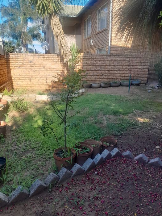 Amberfield Crest Apartment For Sale: 2 beds, private garden, garage, walk to amenities.