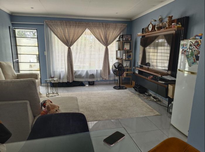 Klopperpark Apartment For Sale: 2-bed simplex, garage, pet-friendly, secure complex.