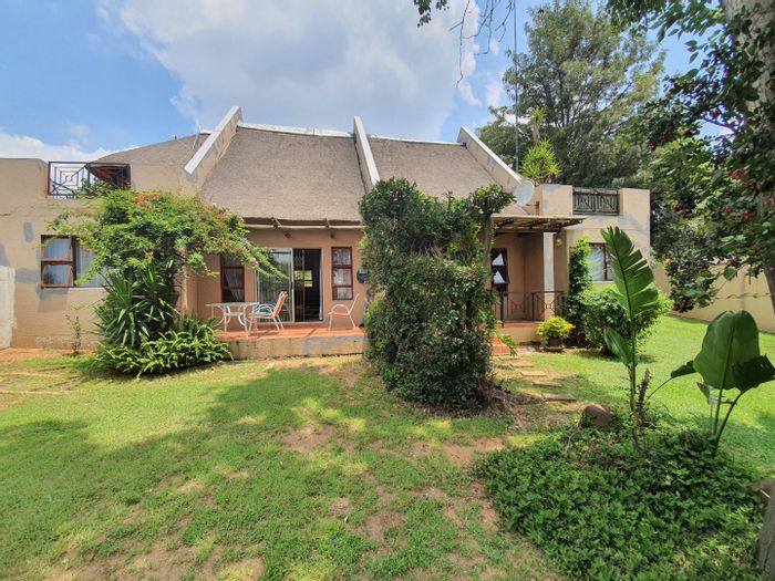 For Sale: Apartment in Sharonlea with 2 bedrooms, loft, pool, and security.