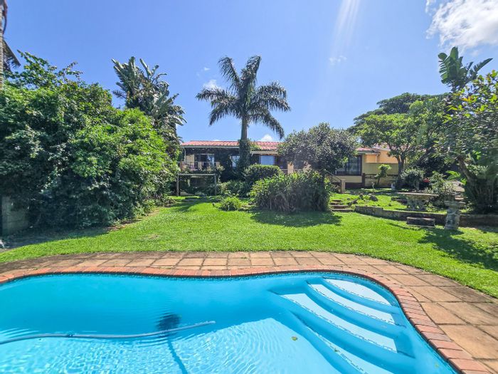 Sea Park House For Sale: Beach proximity, flatlet, pool, and double garage.