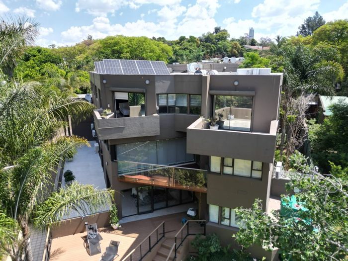 To Rent: Spacious Sandown Apartment with 4 Bedrooms, 5 Bathrooms, and River Views.