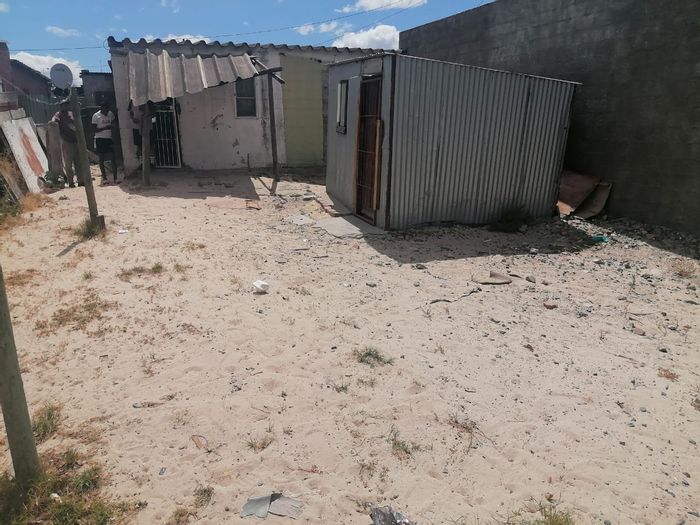 Wesbank House For Sale: 1 Bedroom, Large Yard, Renovation Potential.