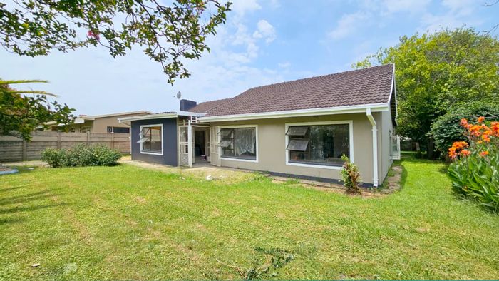 Three Rivers House For Sale: Renovated, three bedrooms, double garage, open-plan kitchen.