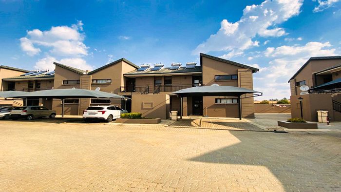 For Sale: Helderwyk Apartment with 2 Bedrooms, 24/7 Security, and Covered Parking.