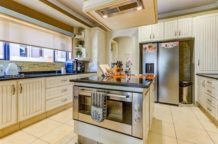 For Sale: Spacious 4-Bed House in Sunward Park with Pool and Study.