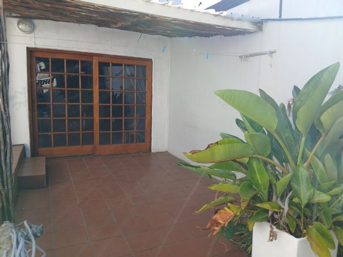 Parkhurst Apartment To Rent: 1 bed, garden, secure parking, near amenities.