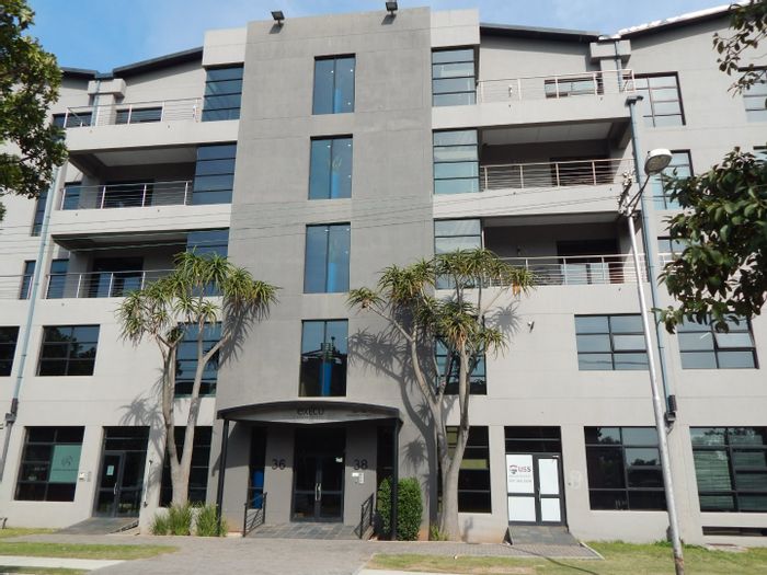 Prime Newton Park commercial office to rent, 236m2 with secure parking and amenities.