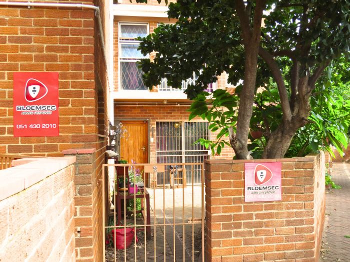 For Sale: Townhouse in Westdene with 2 bedrooms, secure complex, near amenities.