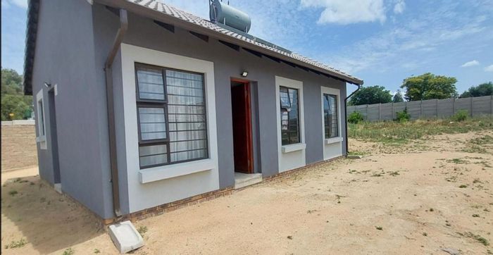 Kya Sands House For Sale: 3 Bedrooms, secure estate, private garden, parking for 2.