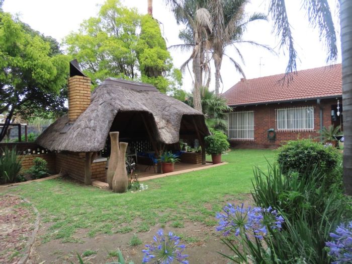 For Sale: Barvallen Apartment with 3 bedrooms, lapa, jacuzzi, and double garage.