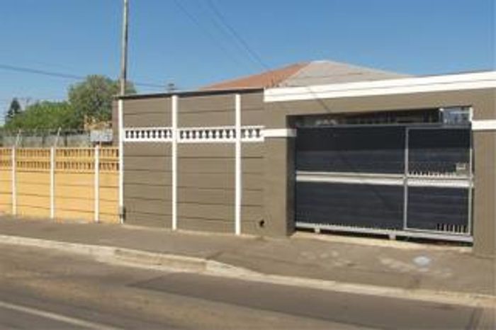 Income-Generating House with Dual Living – Parow Central, For Sale R1 500 000