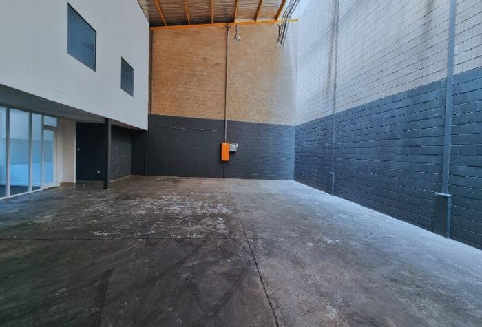 Industrial units to rent in Weltevreden Park with security and versatile layouts.