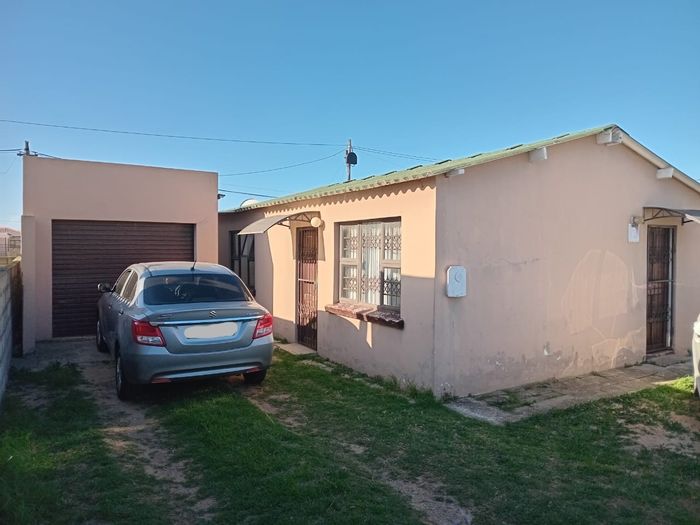 For Sale: House in Motherwell Nu 7 with 2 beds, garage, and security features.