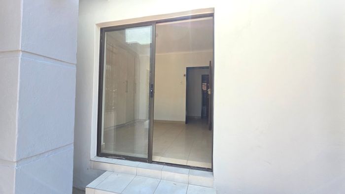 To Rent: 2-Bedroom Apartment in Laudium with prepaid utilities and communal yard.