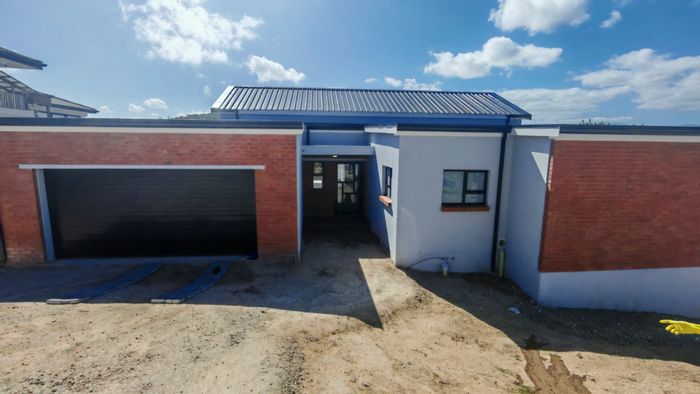 For Sale: House in Bergsig with 3 bedrooms, balcony, and entertainment space.