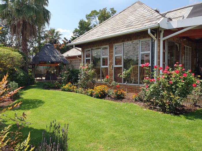 Dowerglen Ext 2 House For Sale: 4 beds, solar pool, self-contained flat, entertainment areas.