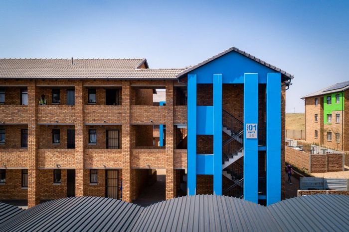 House for Sale in Sky City: Secure estate, amenities include trails, playground, and fiber internet.