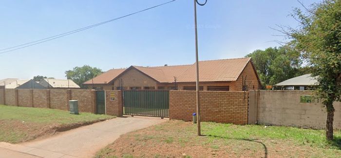 House To Rent in Delmas Central: 3 Bedrooms, Entertainment Area, Double Garage.