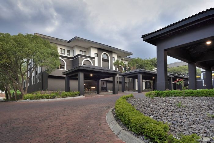 Hyde Park Commercial Office To Rent: Prime location, high-speed internet, ample parking.