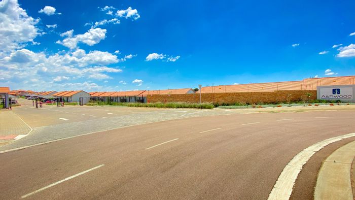 For Sale: 3-Bedroom Apartment in Monavoni with Secure Estate Amenities.