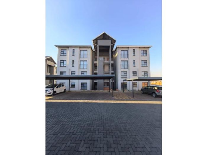 1 Bed Apartment For Sale in Modderfontein with gym, pools, and nature access.