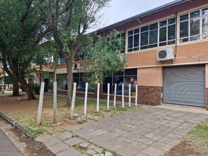 Versatile commercial space in Benoni Central, open-plan layout, high visibility. To Rent.