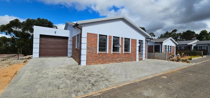 House To Rent in Albertinia Central: 2-3 bedrooms, large living area, built-in braai.