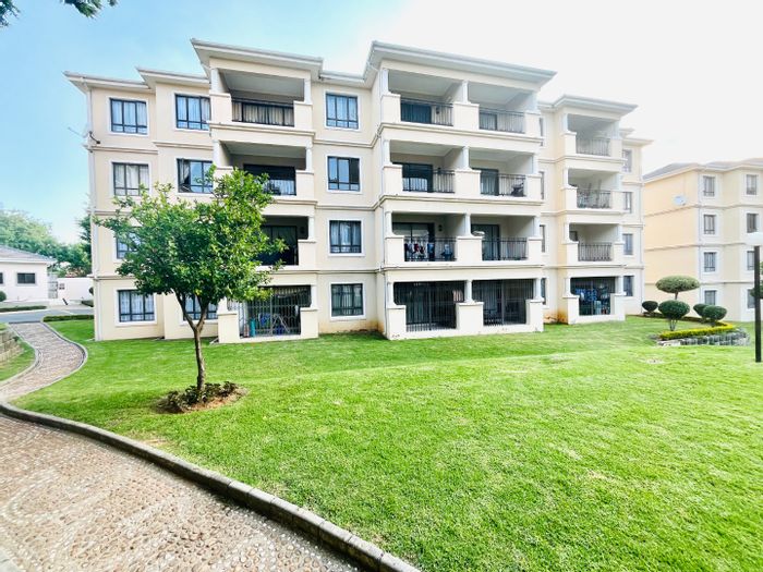 2-Bedroom Apartment To Rent in Noordwyk with pool, security, and play area.