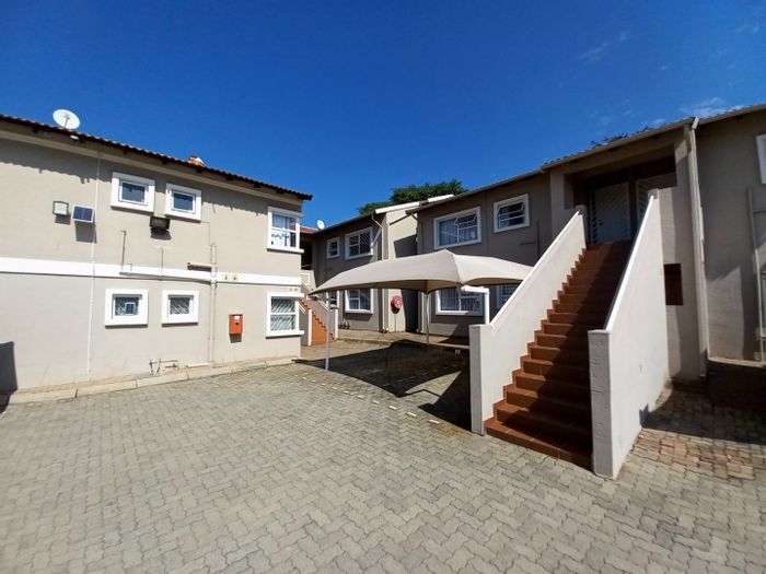 For Sale: Apartment in Wannenburghoogte with pool, balcony, and carport.