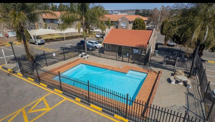 3-Bedroom Apartment To Rent in Die Hoewes, close to amenities and transport.